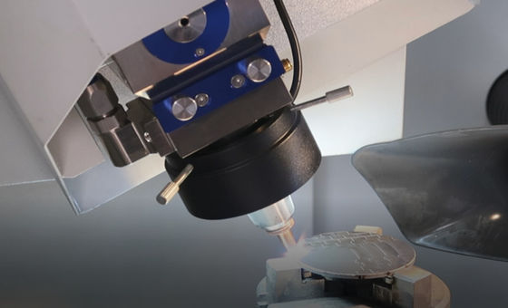 Machine de découpe laser à fibre CNC de précision 380V-3 phases-5 fils 50Hz alimentation électrique Système CNC auto-développé basé sur Windows